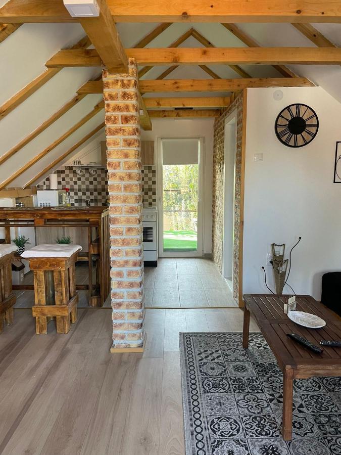 Apartmani Marija Zemun Zemun Polje Kültér fotó