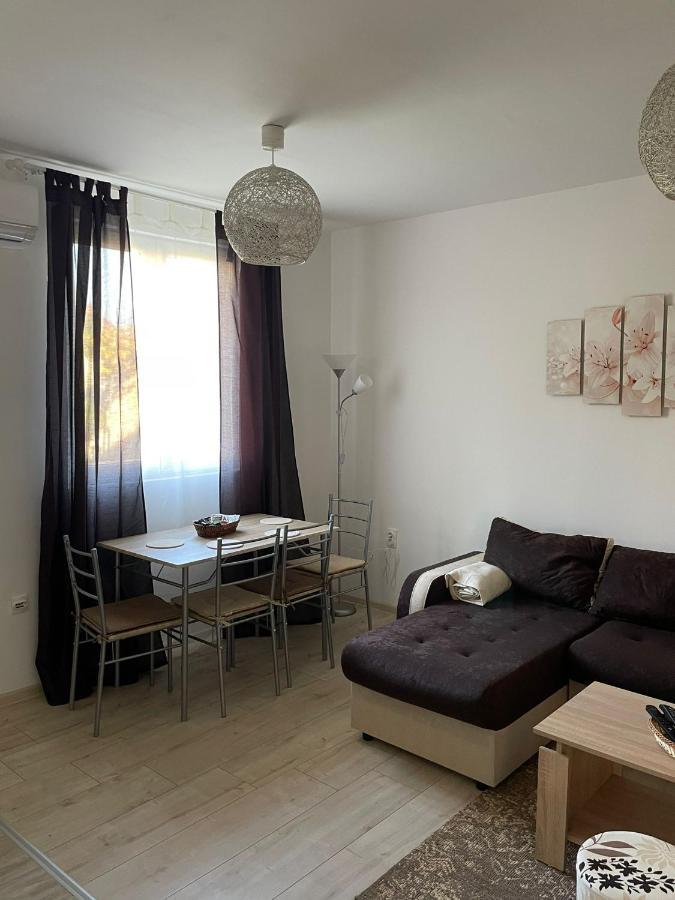Apartmani Marija Zemun Zemun Polje Kültér fotó